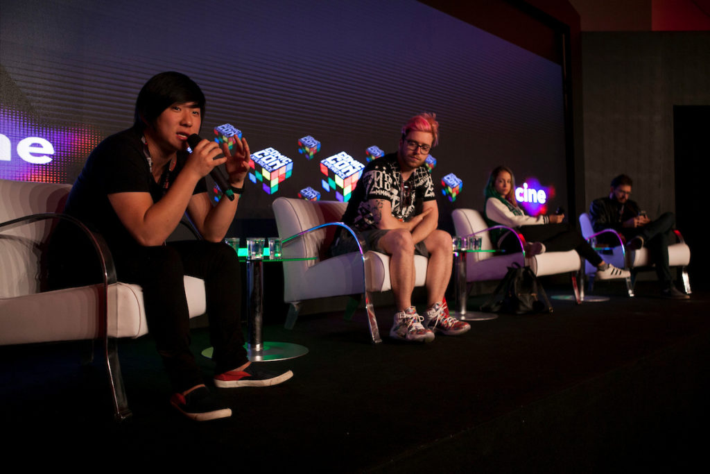 São Paulo, 01 de dezembro de 2016. Cobertura do evento CCXP 2016 no São Paulo EXPO.Palestra: Como eu virei um Creator? - FOTOS: Andre Conti
