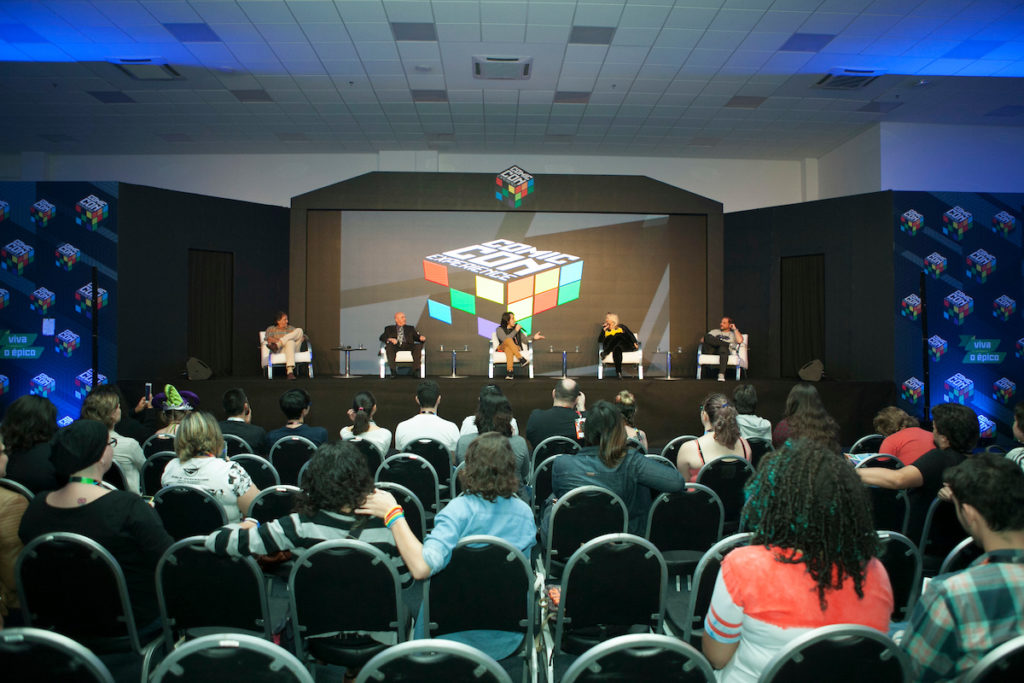 São Paulo, 01 de dezembro de 2016. Cobertura do evento CCXP 2016 no São Paulo EXPO. Palestra: Nostalgia: Ídolos dos anos 80. FOTOS: André Conti