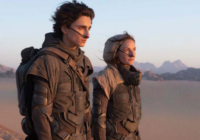 Duna, do diretor Denis Villeneuve, ainda está a caminho de ser lançado no final deste ano pela Warner Bros. Mas, ao que tudo indica, o filme pode sofrer alterações em sua data de estreia.