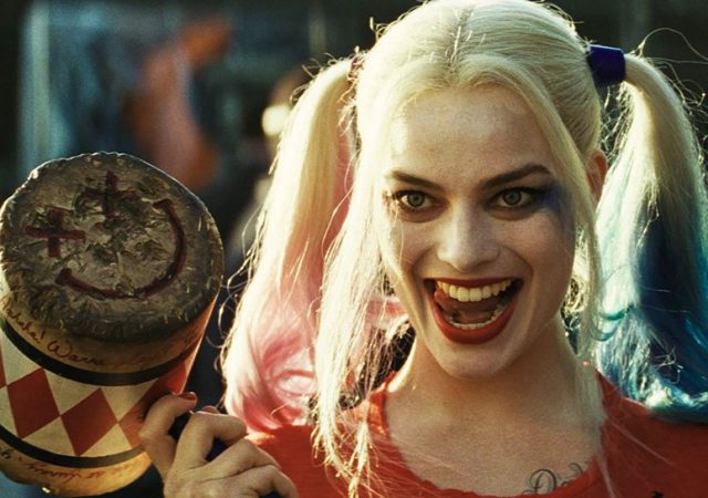 O diretor James Gunn revelou nesta quarta-feira (5) o logo em português de seu novo filme O Esquadrão Suicida. 