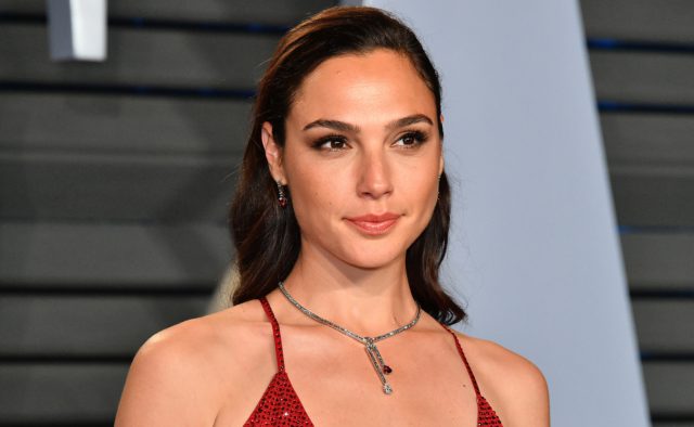A Paramount Pictures venceu um leilão para produzir o drama épico Cleópatra que terá Gal Gadot como a rainha do Egito Antigo. A direção do longa será comandado por Patty Jenkins (Mulher-Maravilha 1984) e escrito por Laeta Kalogridis.
