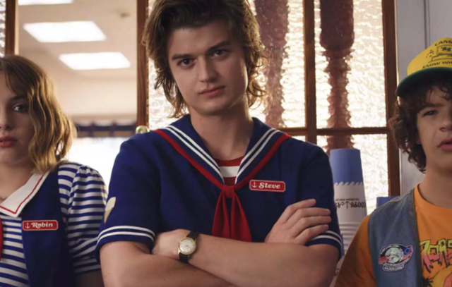 Algumas imagens vazadas da 4ª temporada de Stranger Things traz o retorno de três personagens que foram essenciais na temporada anterior: Steve (Joe Keery), Robin (Maya Hawkin) e Dustin (Gaten Matarazzo).