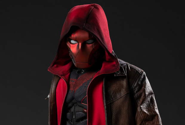 Capuz Vermelho é descrito como um assassino sanguinário com sede de vingança e será interpretado por Curran Walters, que vive Jason Todd na série.
