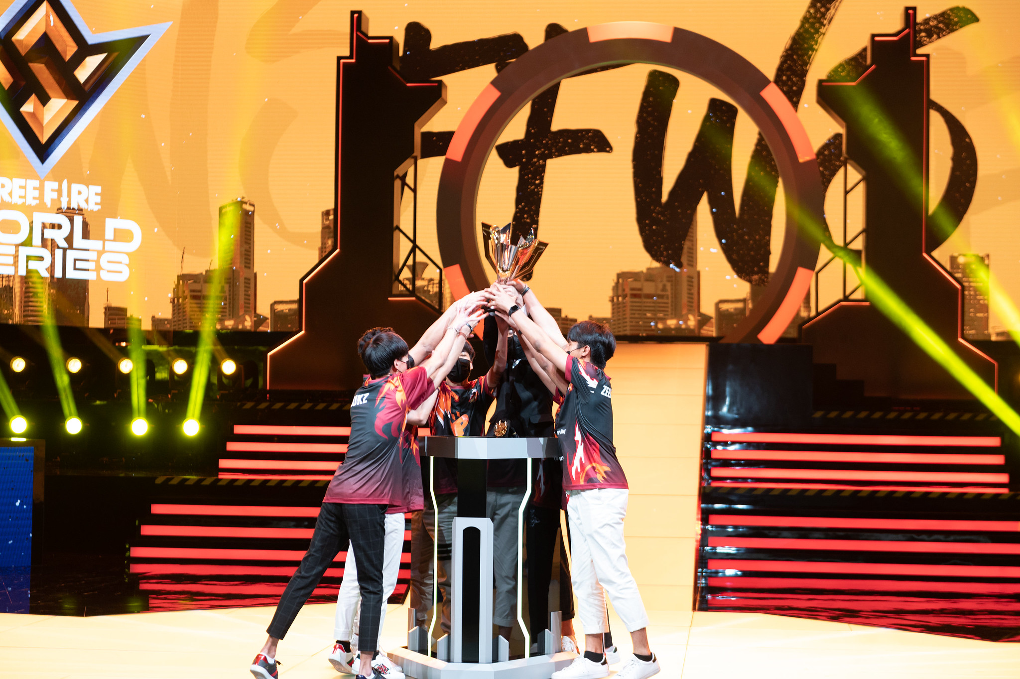 51213968629 dfa7635fcc k