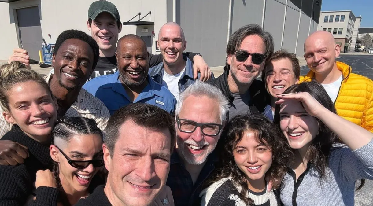 James Gunn postou uma foto com todo o elenco de seu novo filme Superman.