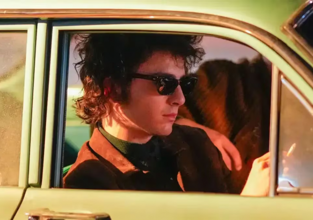Timotheé Chalamet é Bob Dylan em novo trailer da cinebiografia do cantor.