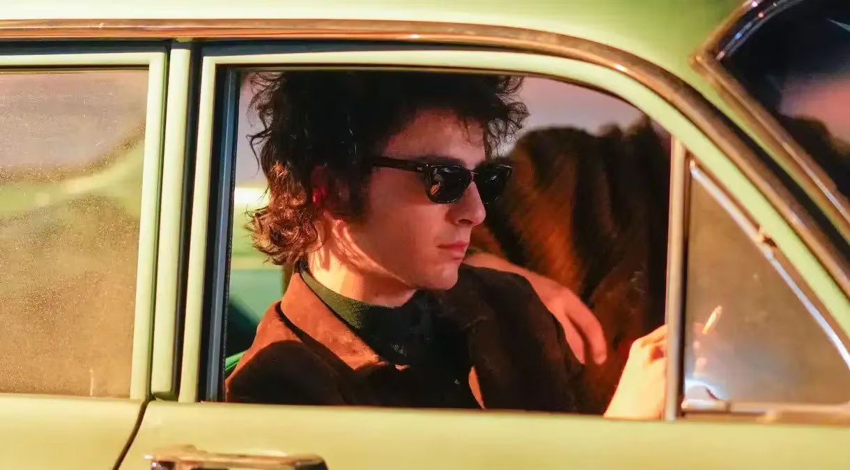 Timotheé Chalamet é Bob Dylan em novo trailer da cinebiografia do cantor.